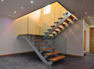 Лестницы на металлическом каркасе: удобство, надежность и долговечность